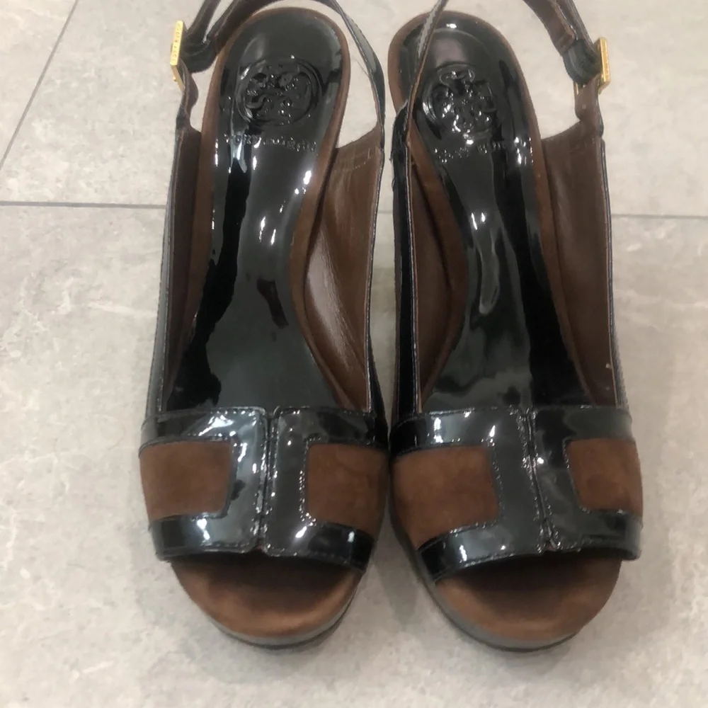 TORY BURCH “Gemma “ Black Patent Leather Brown Suede Slingback Heels Size 7.5